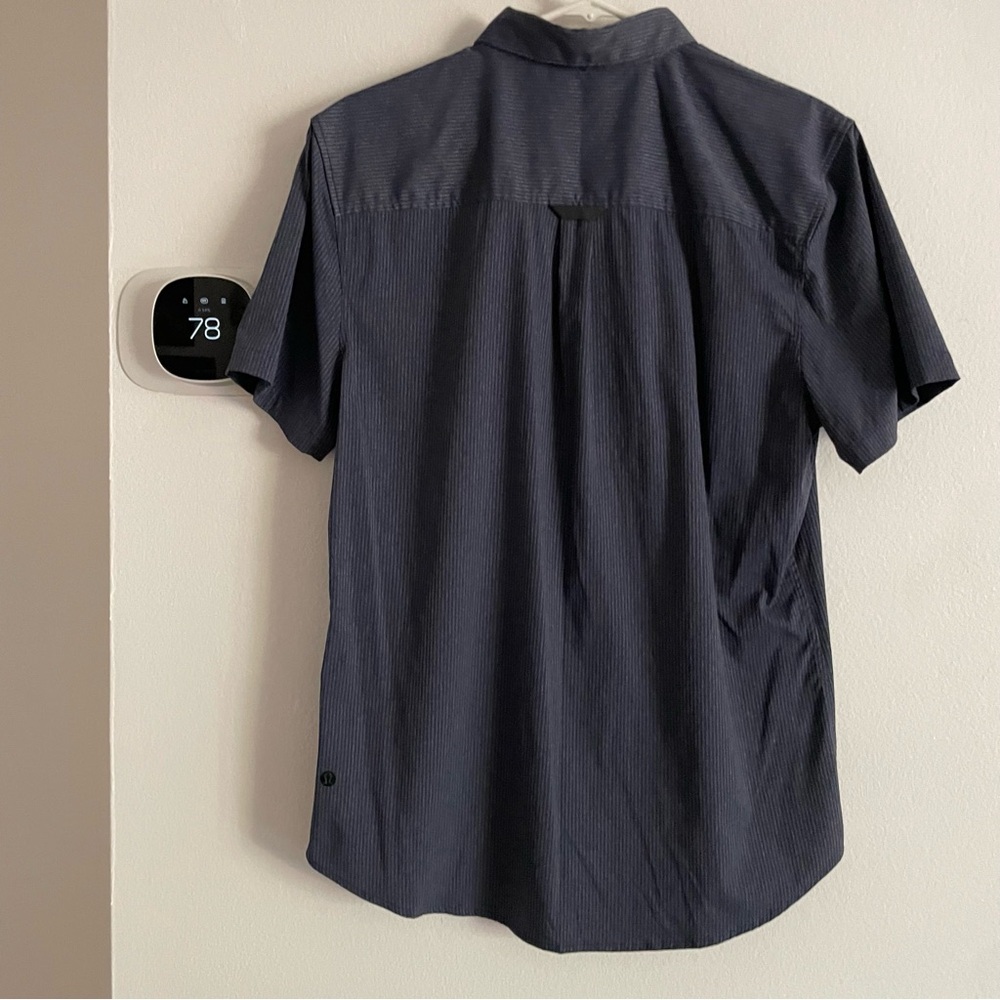 Lululemon Men's Navy Short Sleeve Shirt size large